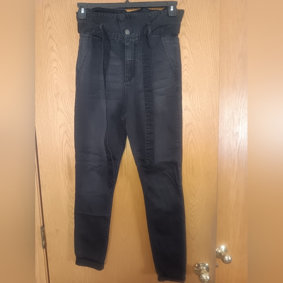 Women's size 3, two pair of high rise belted skinny jeans - Picture 2 of 7